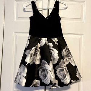 Black and whit flowered dress